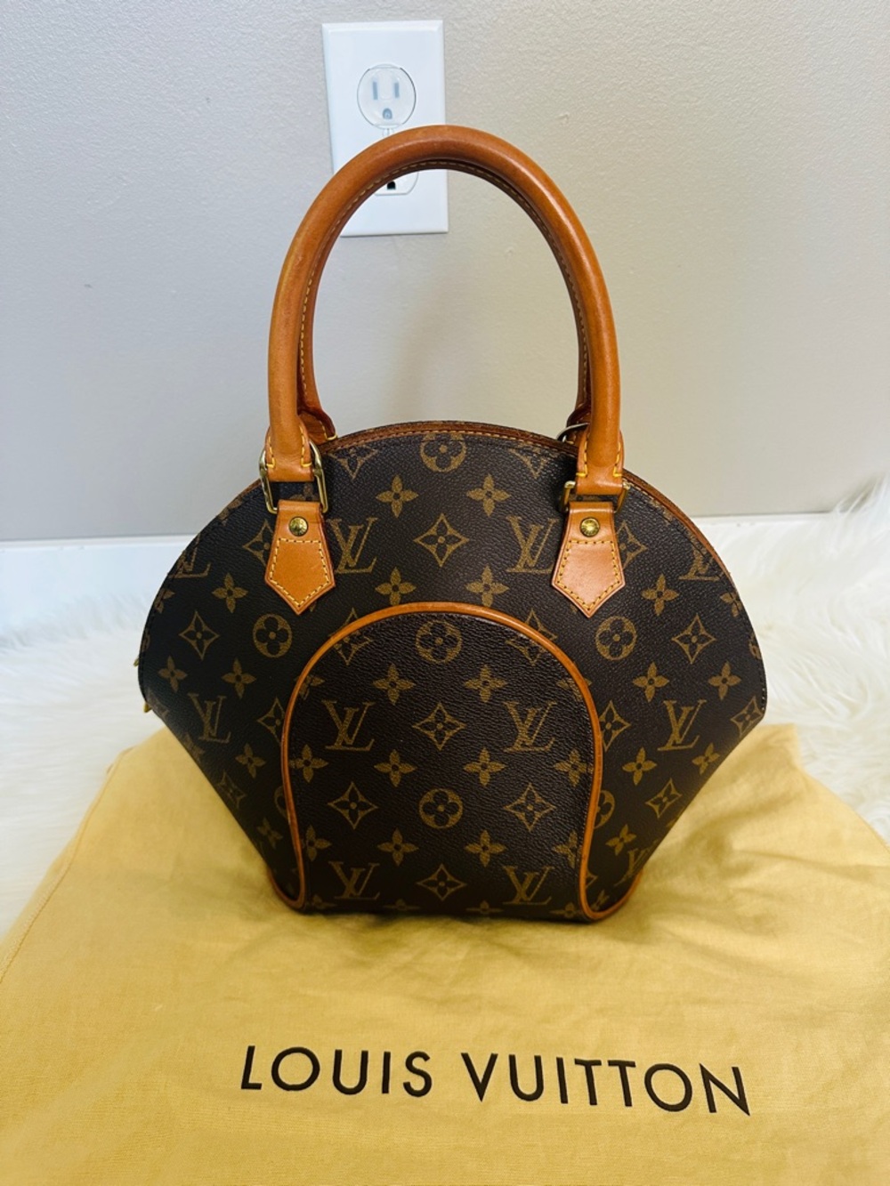 Louis Vuitton Ellipse pm size bag